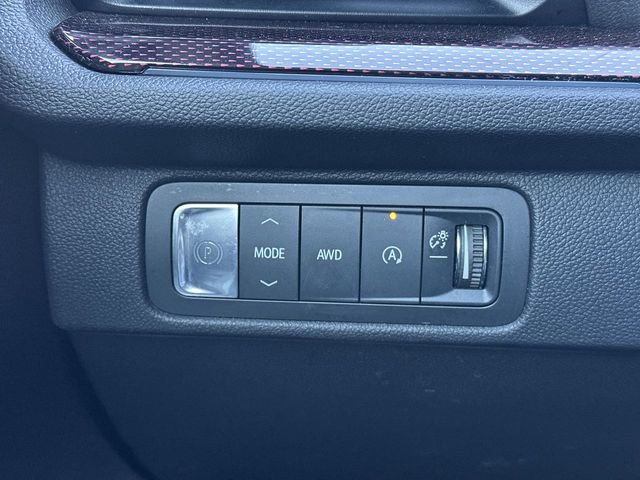 Used 2024 Chevrolet Traverse Z71 image 16