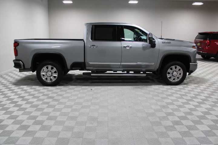 Used 2024 Chevrolet Silverado 2500 High Country w/ High Country Premium Package AWD/4WD image 13