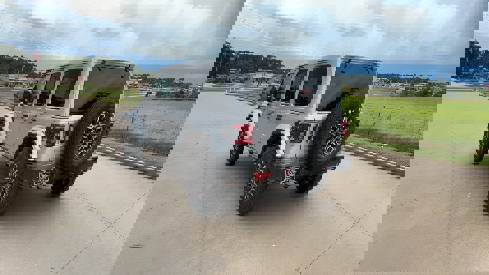 Used 2024 Jeep Wrangler Sahara w/ Technology Group image 2