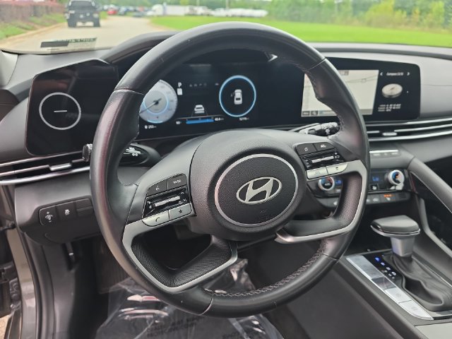 Used 2024 Hyundai Elantra Limited FWD image 16