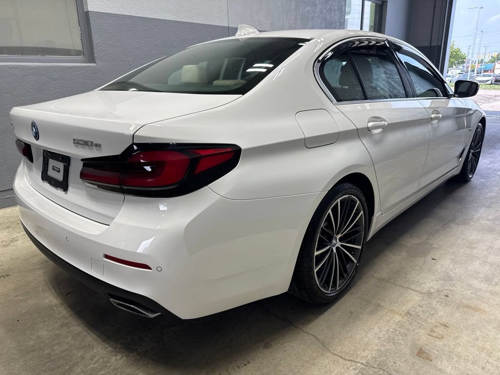 Used 2023 BMW 530e xDrive w/ Premium Package AWD/4WD image 9