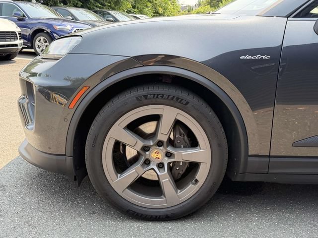 Certified 2024 Porsche Macan 4 Electric AWD/4WD image 13