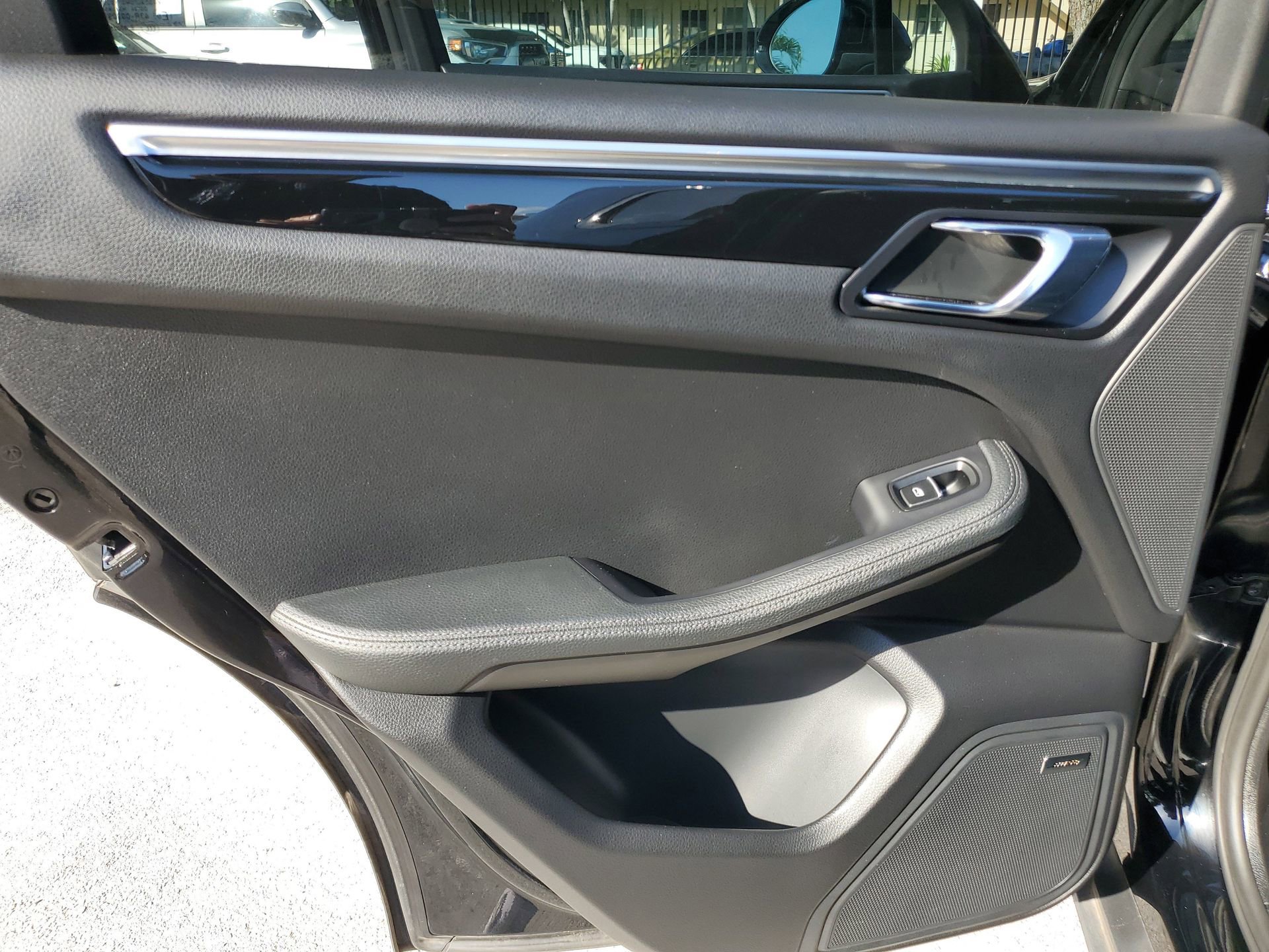 Used 2018 Porsche Macan S image 9