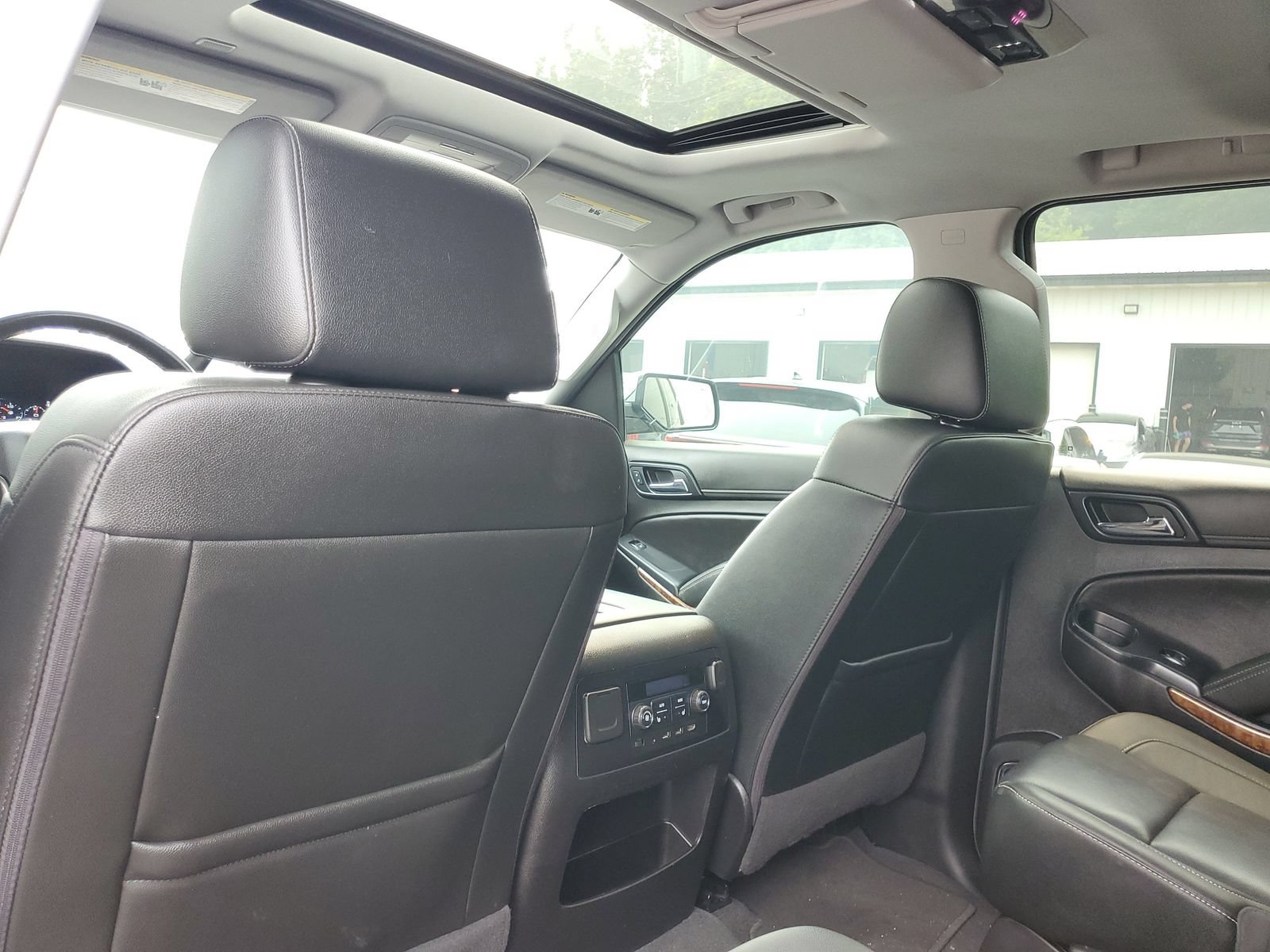 Used 2020 Chevrolet Suburban Premier w/ Premier 6.2L Value Package AWD/4WD image 30