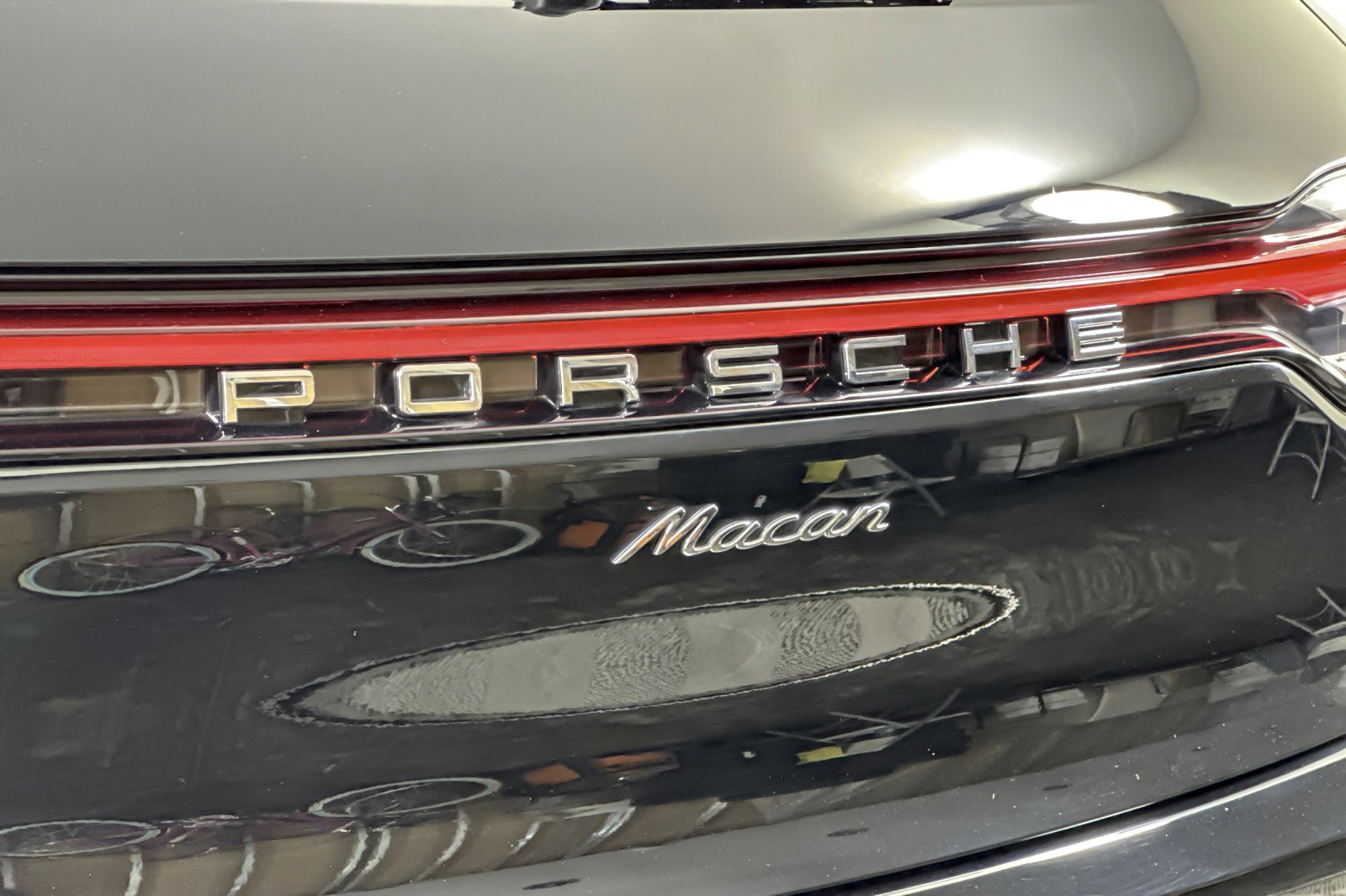 Used 2025 Porsche Macan w/ Premium Package Plus image 26