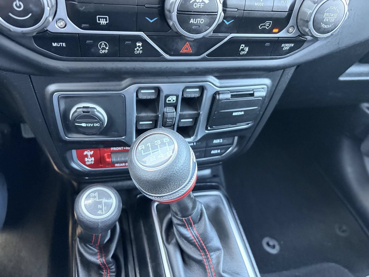 Used 2021 Jeep Wrangler Unlimited Rubicon AWD/4WD image 25