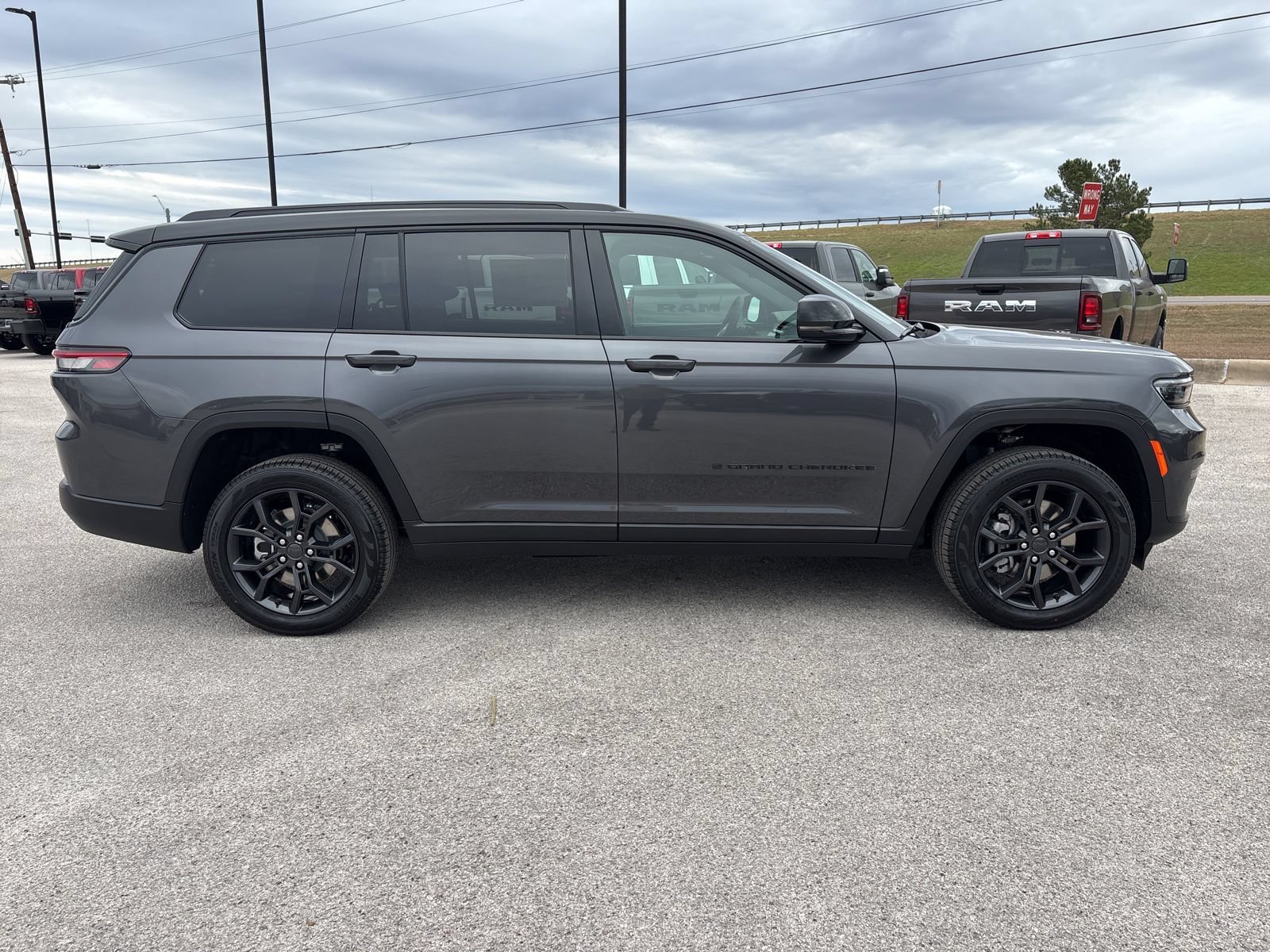 New 2025 Jeep Grand Cherokee L Limited AWD/4WD image 7