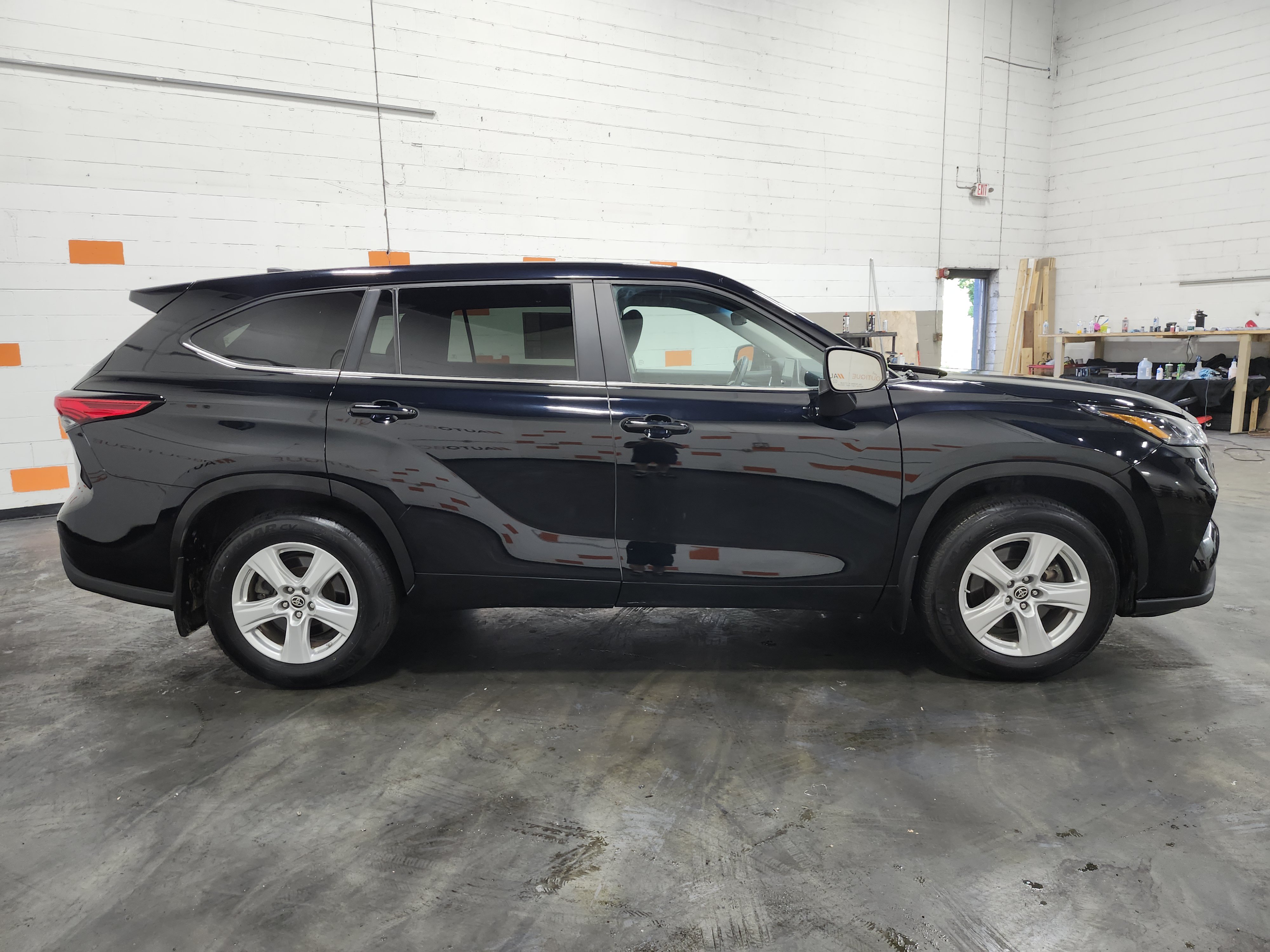 Used 2023 Toyota Highlander LE AWD/4WD image 17