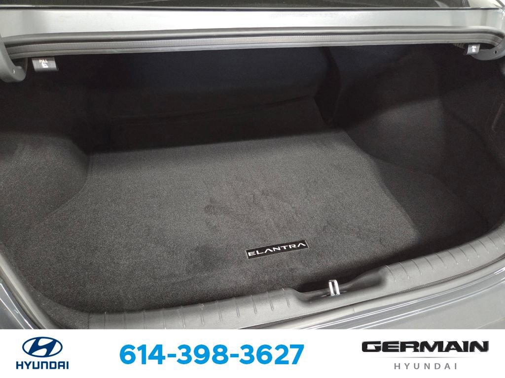 Used 2025 Hyundai Elantra SE FWD image 21