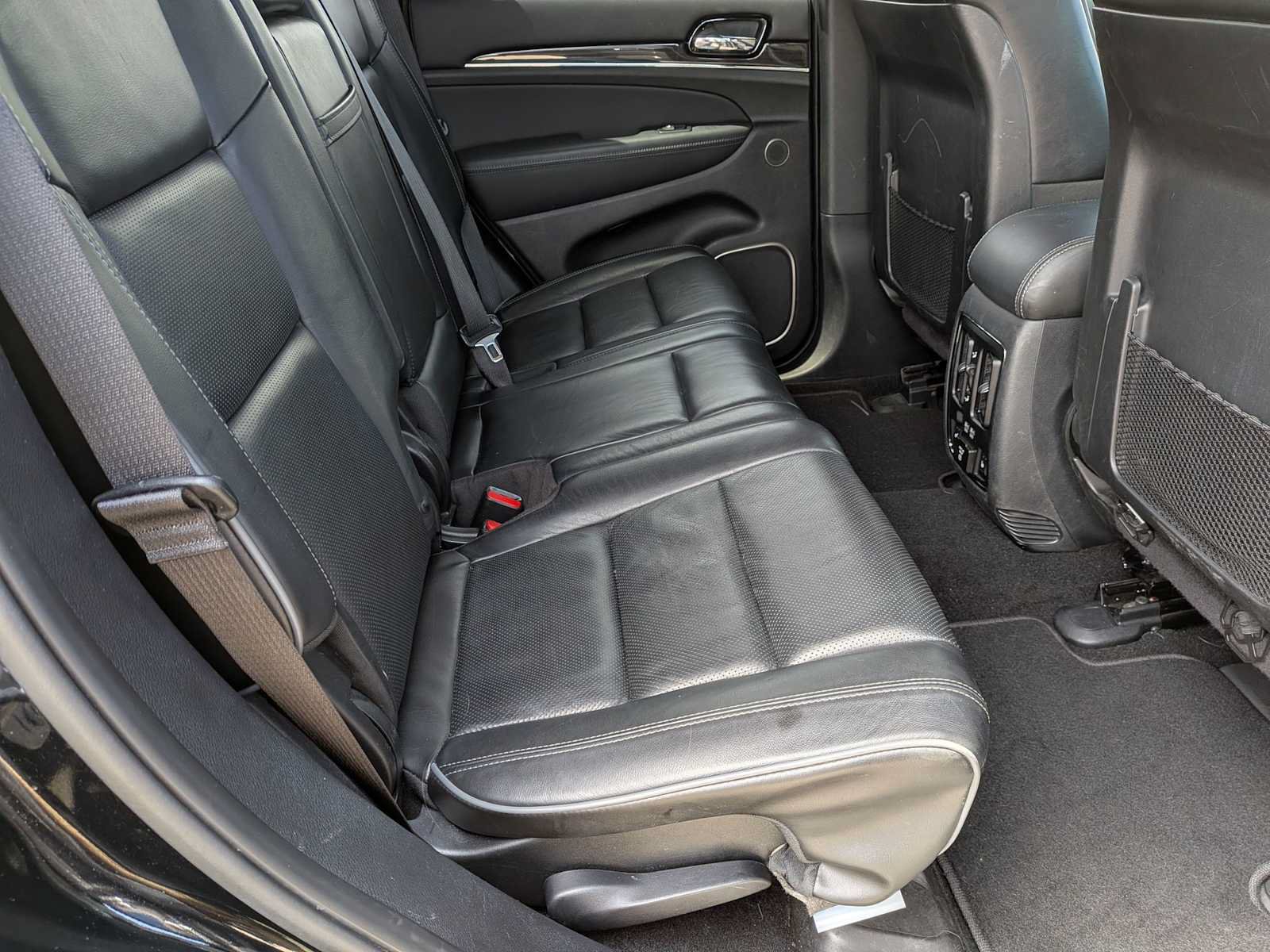 Used 2019 Jeep Grand Cherokee Overland AWD/4WD image 20
