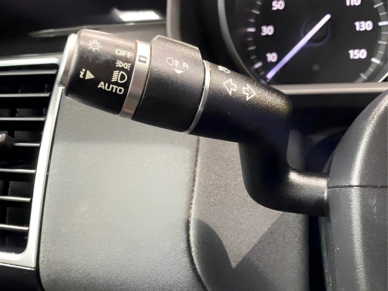 Used 2017 Land Rover Discovery SE image 14