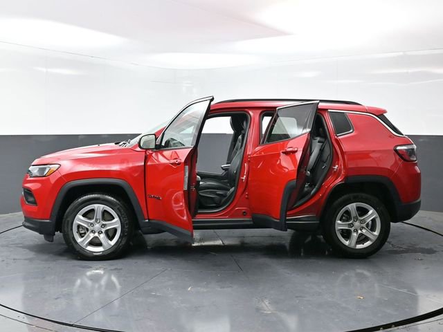 Used 2024 Jeep Compass Latitude image 59