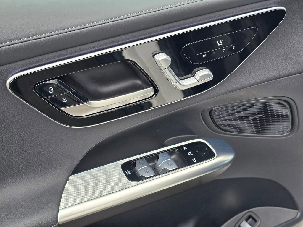 Used 2025 Mercedes-Benz GLC 300 4MATIC image 20