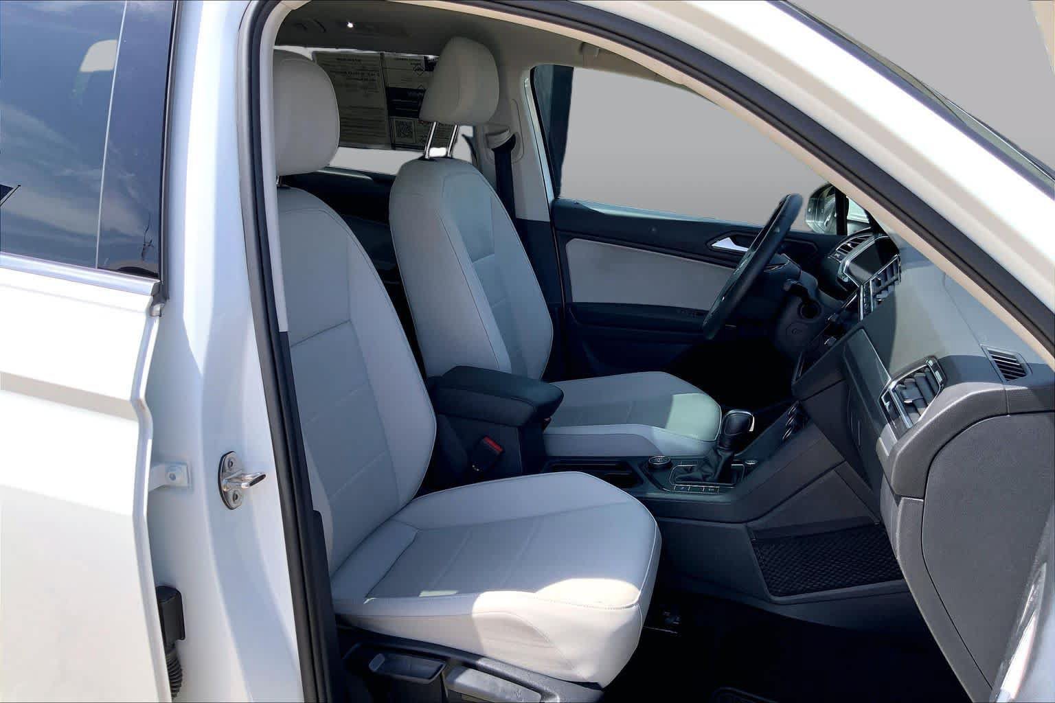 Used 2020 Volkswagen Tiguan SEL w/ 3rd Row Seat Package AWD/4WD image 9