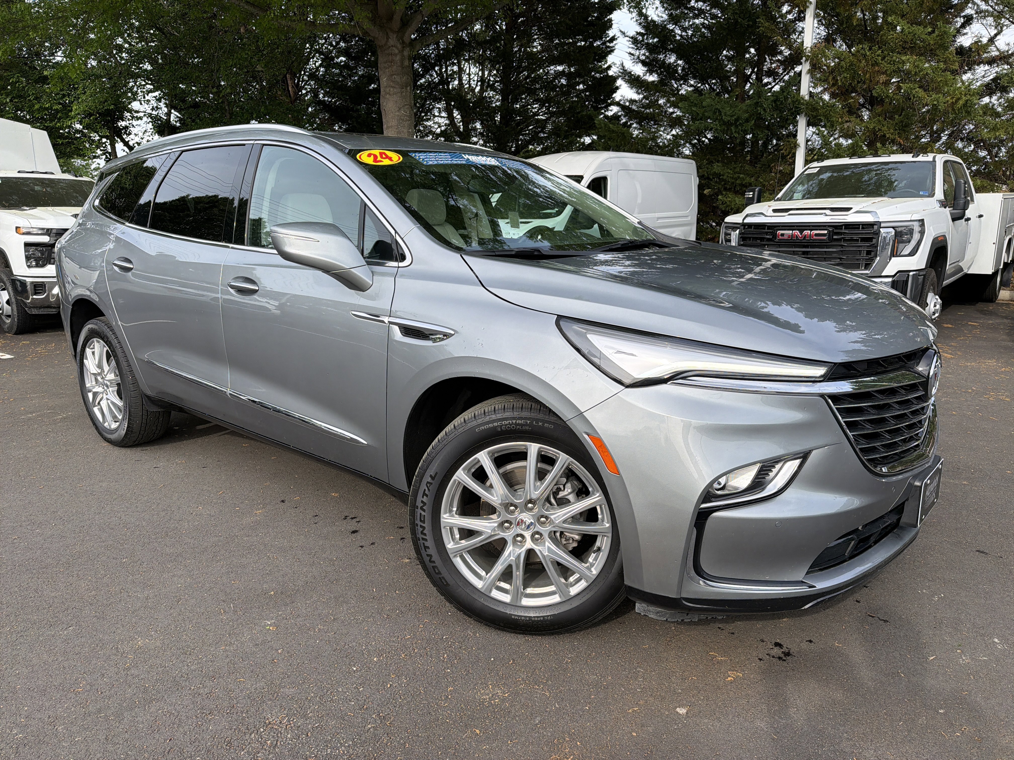 Used 2024 Buick Enclave Essence w/ Experience Buick Package image 2