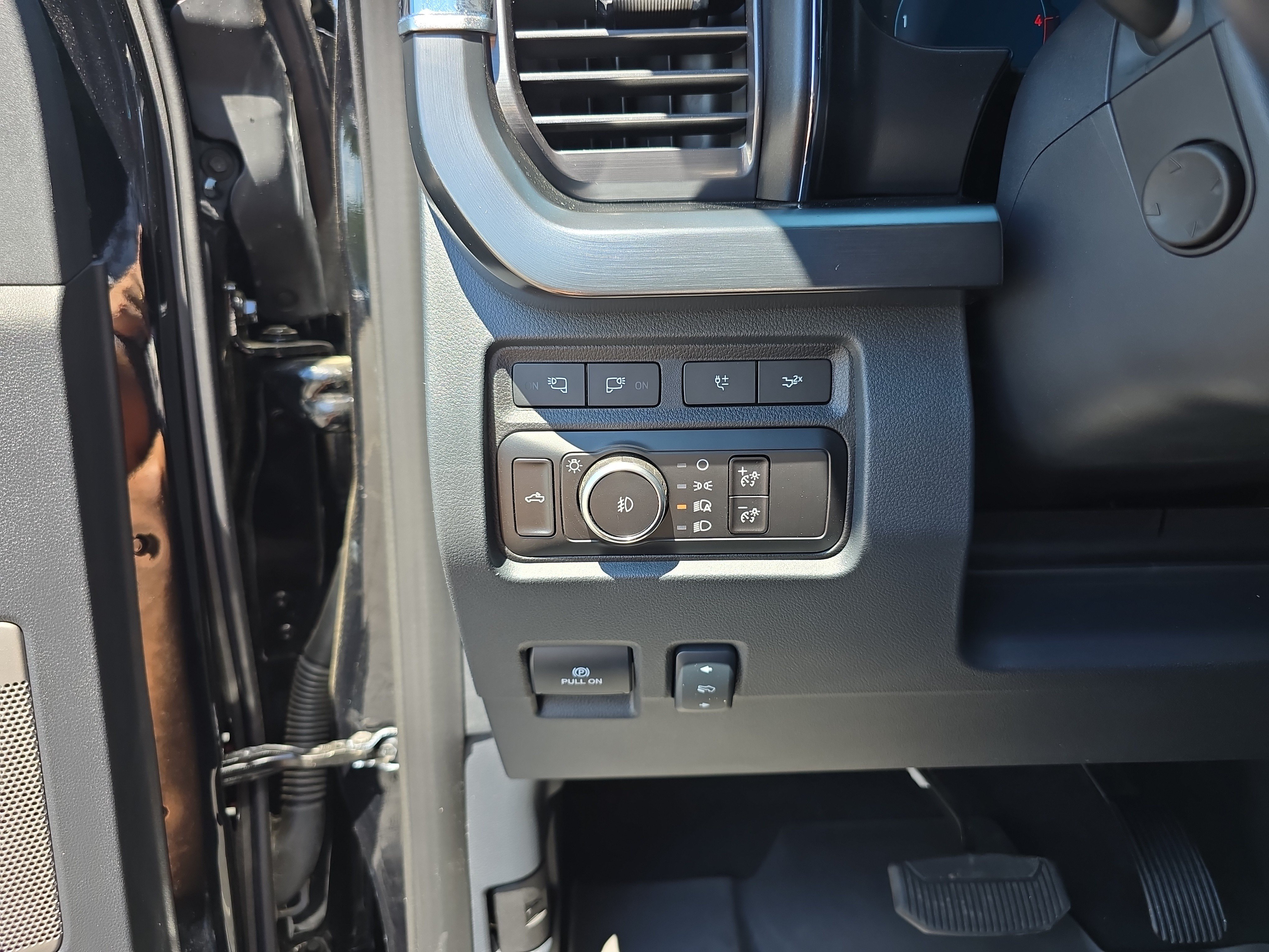 Used 2024 Ford F250 Lariat w/ Lariat Ultimate Package AWD/4WD image 34