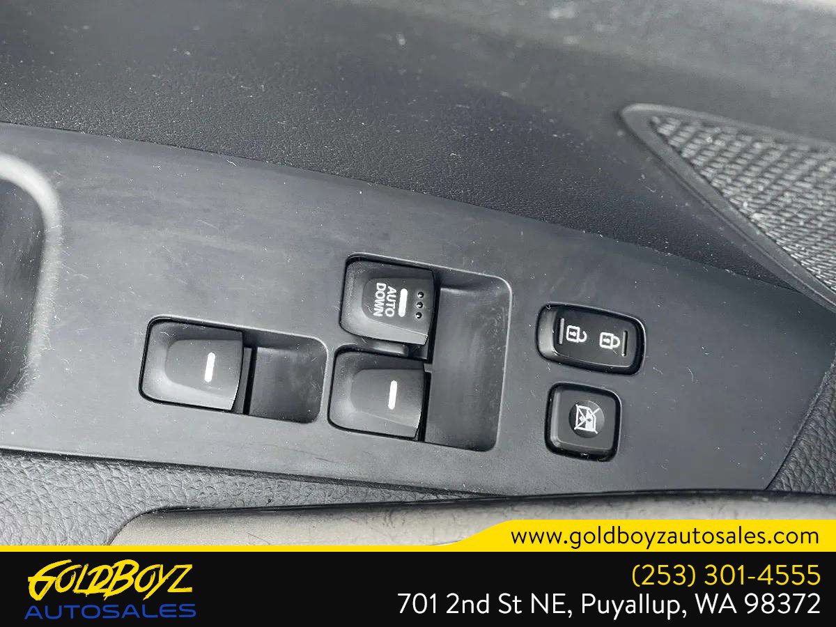 Used 2014 Hyundai Veloster image 33