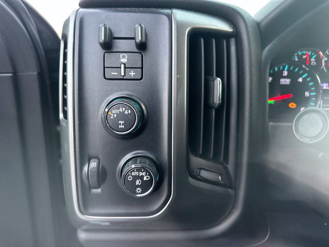 Used 2018 Chevrolet Silverado 1500 LT w/ All Star Edition AWD/4WD image 6