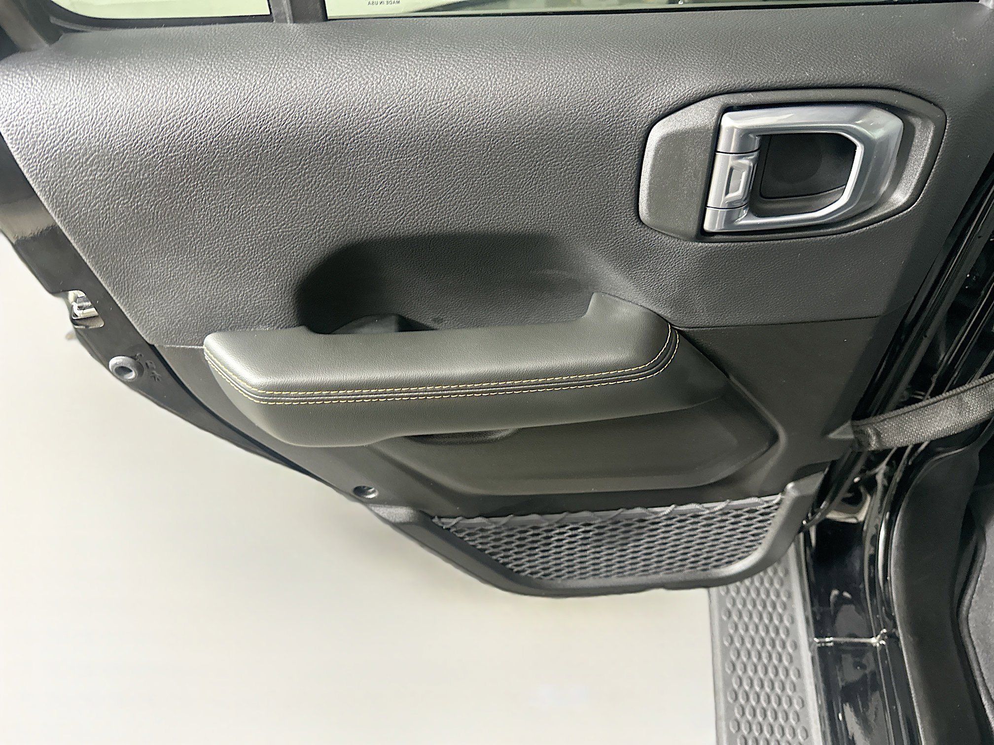 Used 2025 Jeep Wrangler Sahara image 24