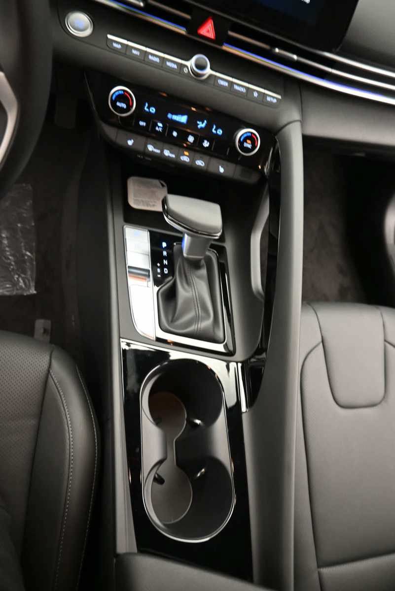 New 2026 Hyundai Elantra Limited FWD image 24