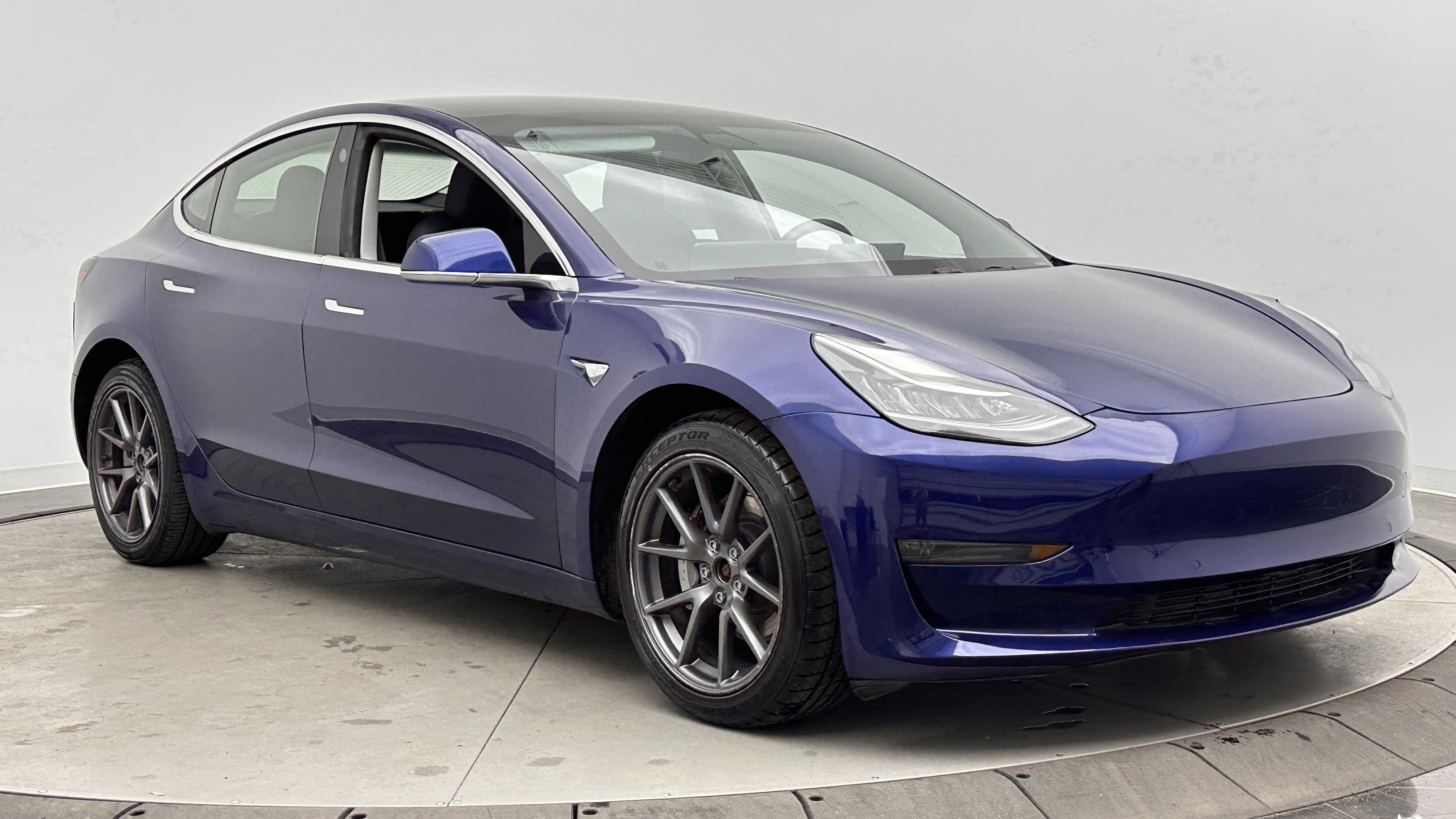 Used 2018 Tesla Model 3 Long Range image 3
