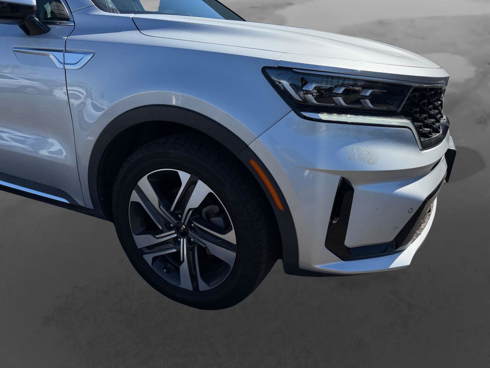Certified 2022 Kia Sorento SX w/ Panoramic Sunroof Package image 2