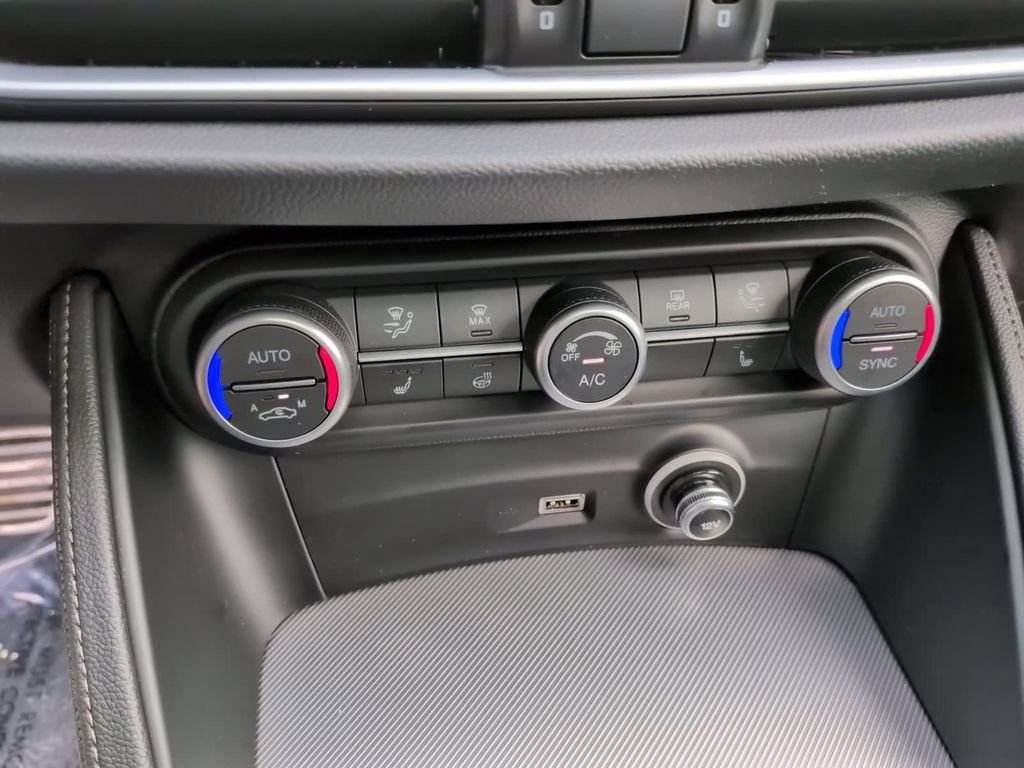 Used 2023 Alfa Romeo Stelvio Veloce image 27