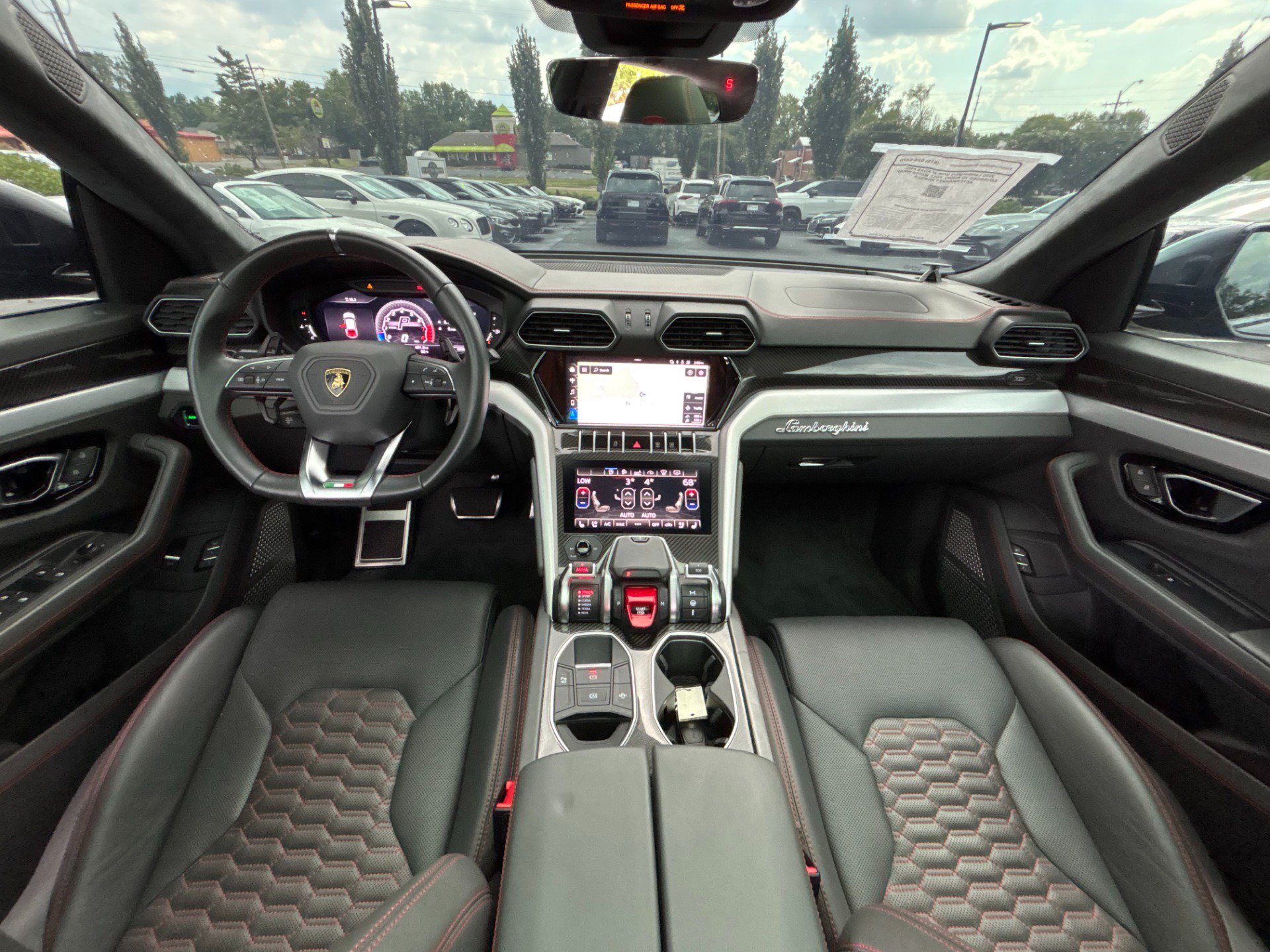 Used 2020 Lamborghini Urus AWD/4WD image 32