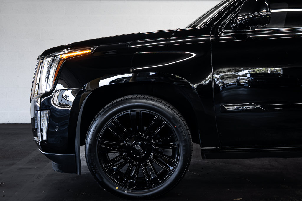 Used 2020 Cadillac Escalade Platinum RWD image 12
