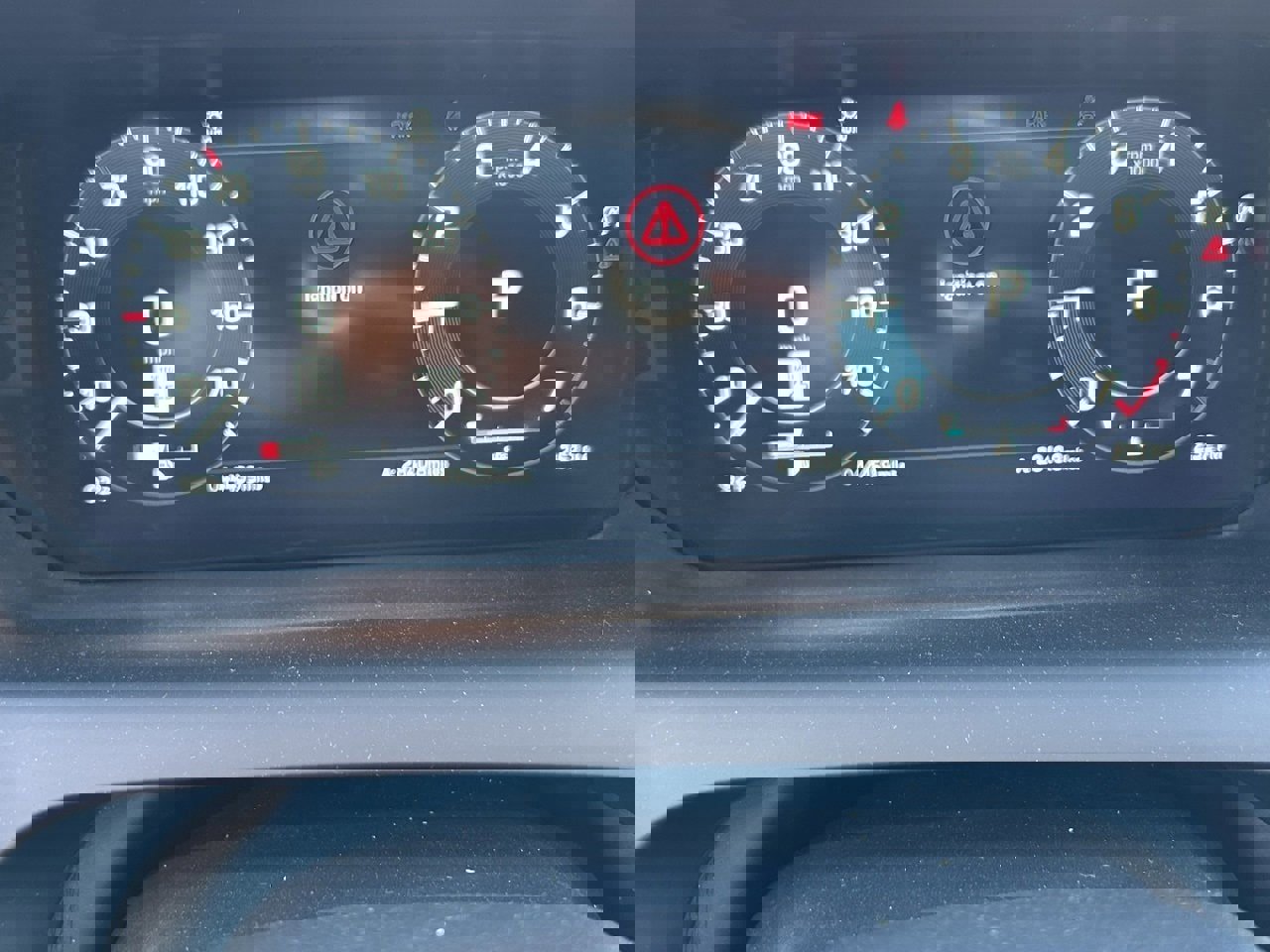 Used 2021 Land Rover Discovery Sport SE R-Dynamic image 8