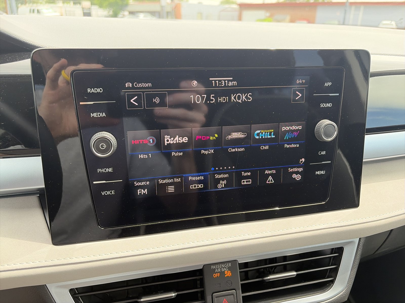 Certified 2025 Volkswagen Taos SE AWD/4WD image 19