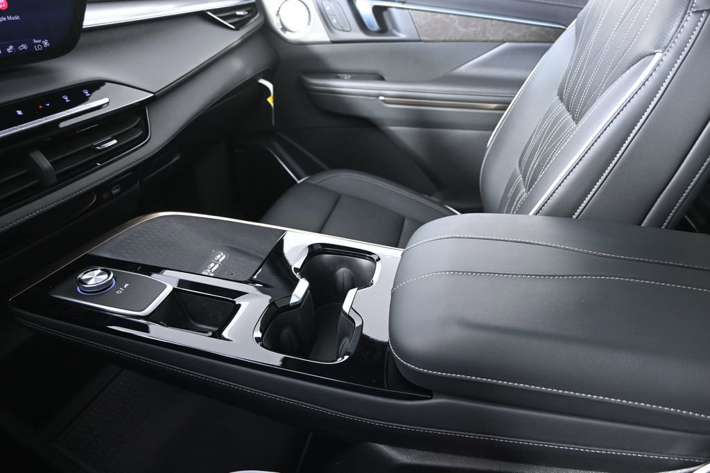 Used 2025 Buick Enclave Avenir image 36