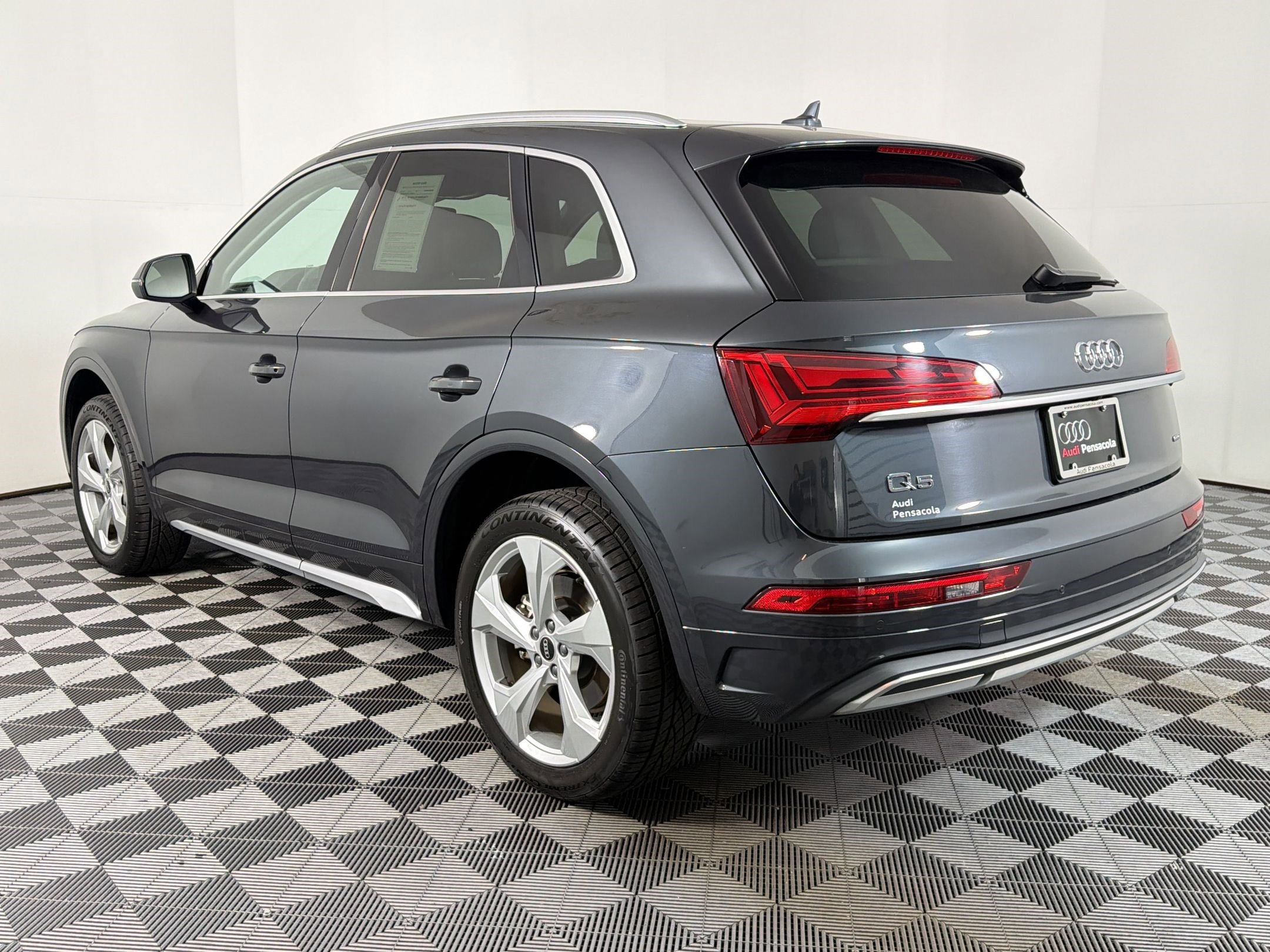 Used 2021 Audi Q5 Premium Plus w/ Premium Plus Package image 3