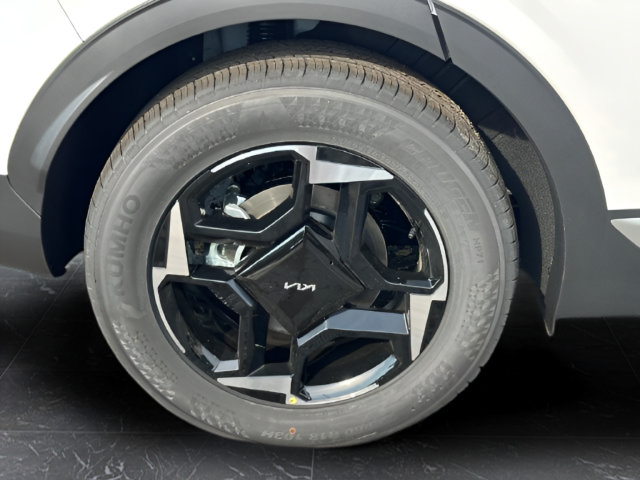 New 2026 Kia Sportage EX FWD image 4