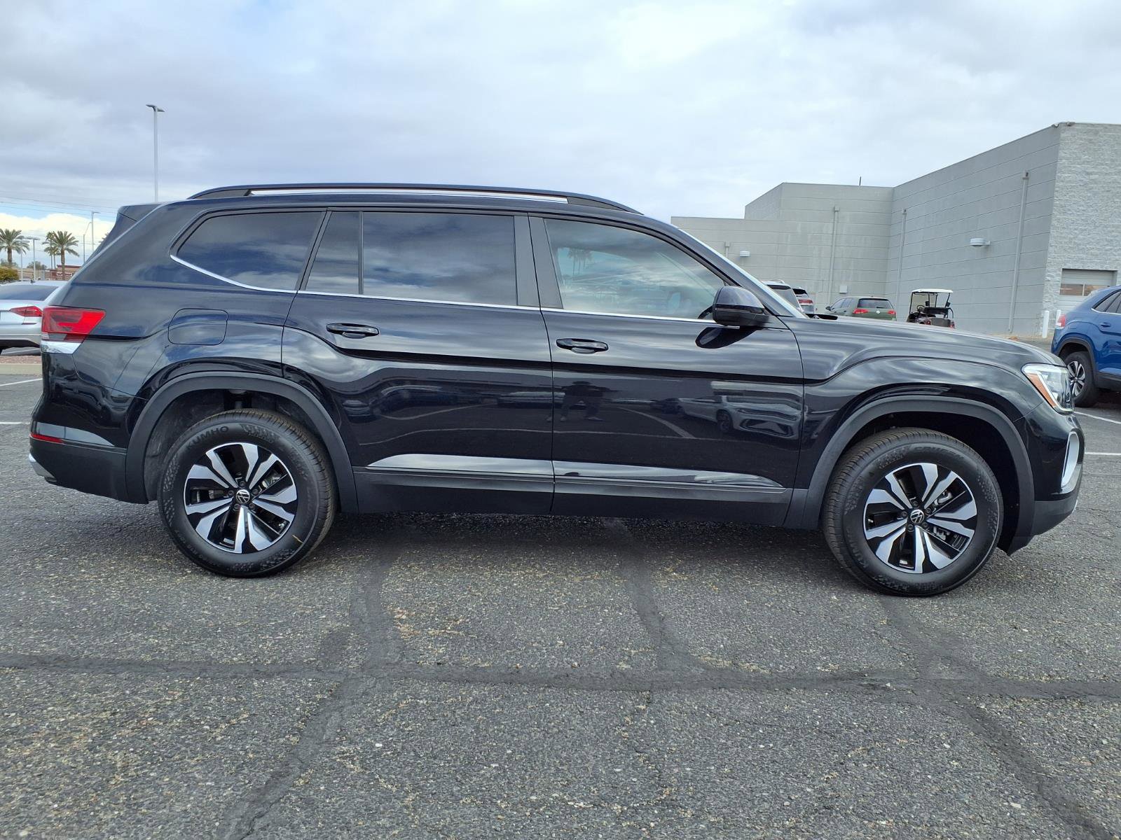 New 2026 Volkswagen Atlas SE image 8