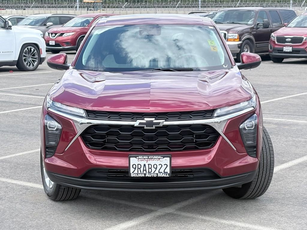 Used 2024 Chevrolet Trax LS w/ LS Convenience Package FWD image 3