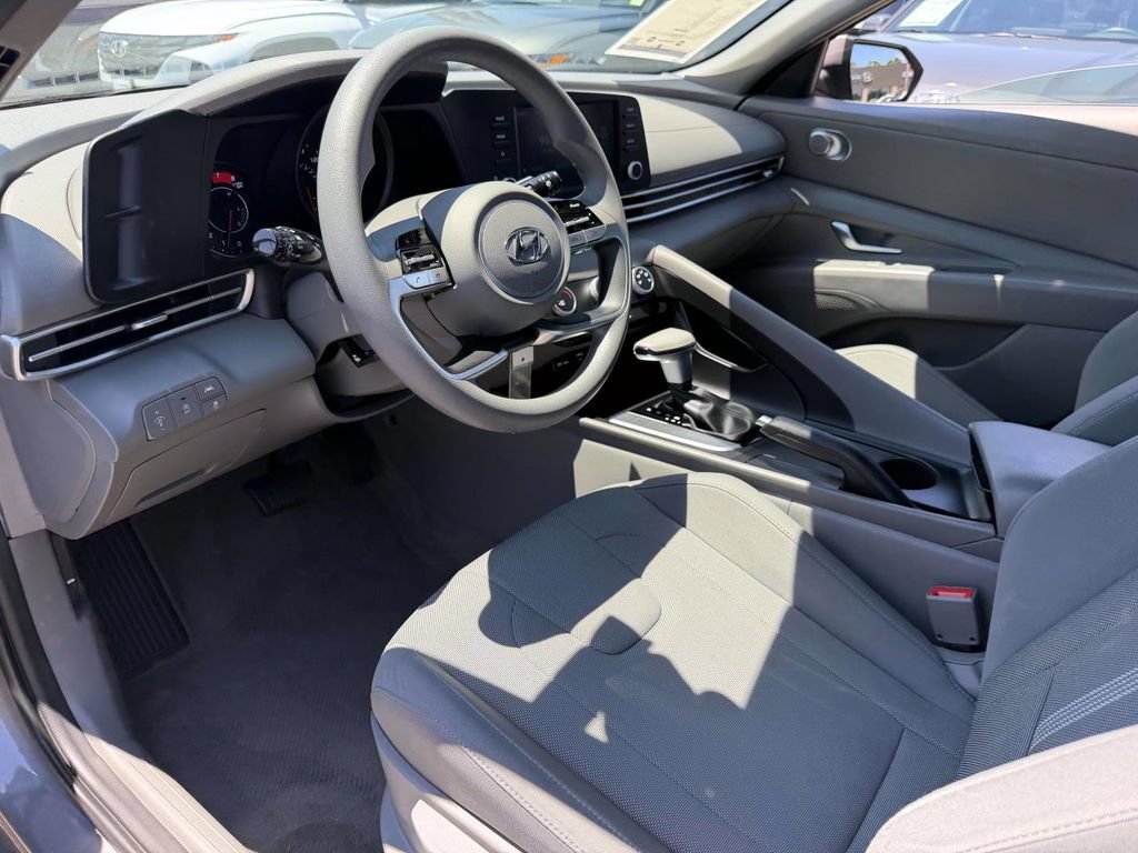 Certified 2023 Hyundai Elantra SE FWD image 18