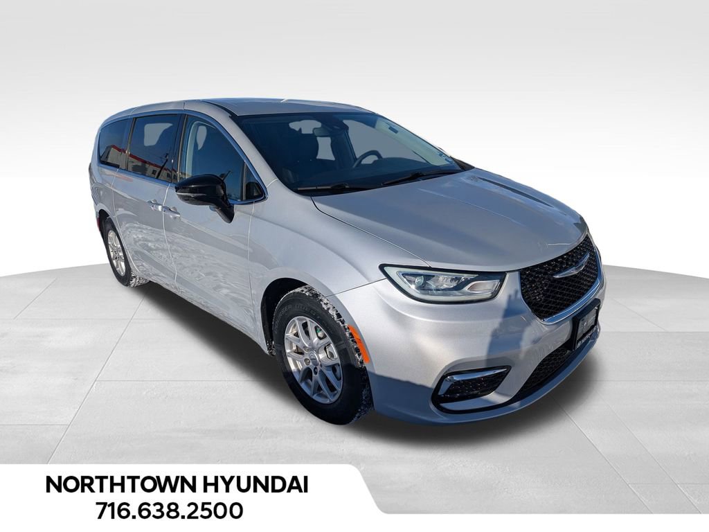 Used 2024 Chrysler Pacifica Touring-L image 1