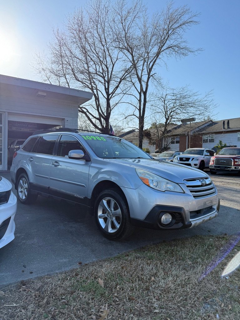 Used 2013 Subaru Outback 2.5i Limited w/ Moonroof Pkg AWD/4WD image 6