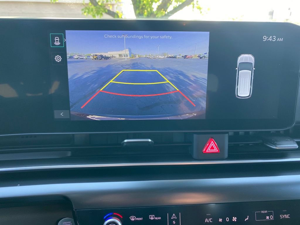 Used 2025 Kia Carnival FWD image 17