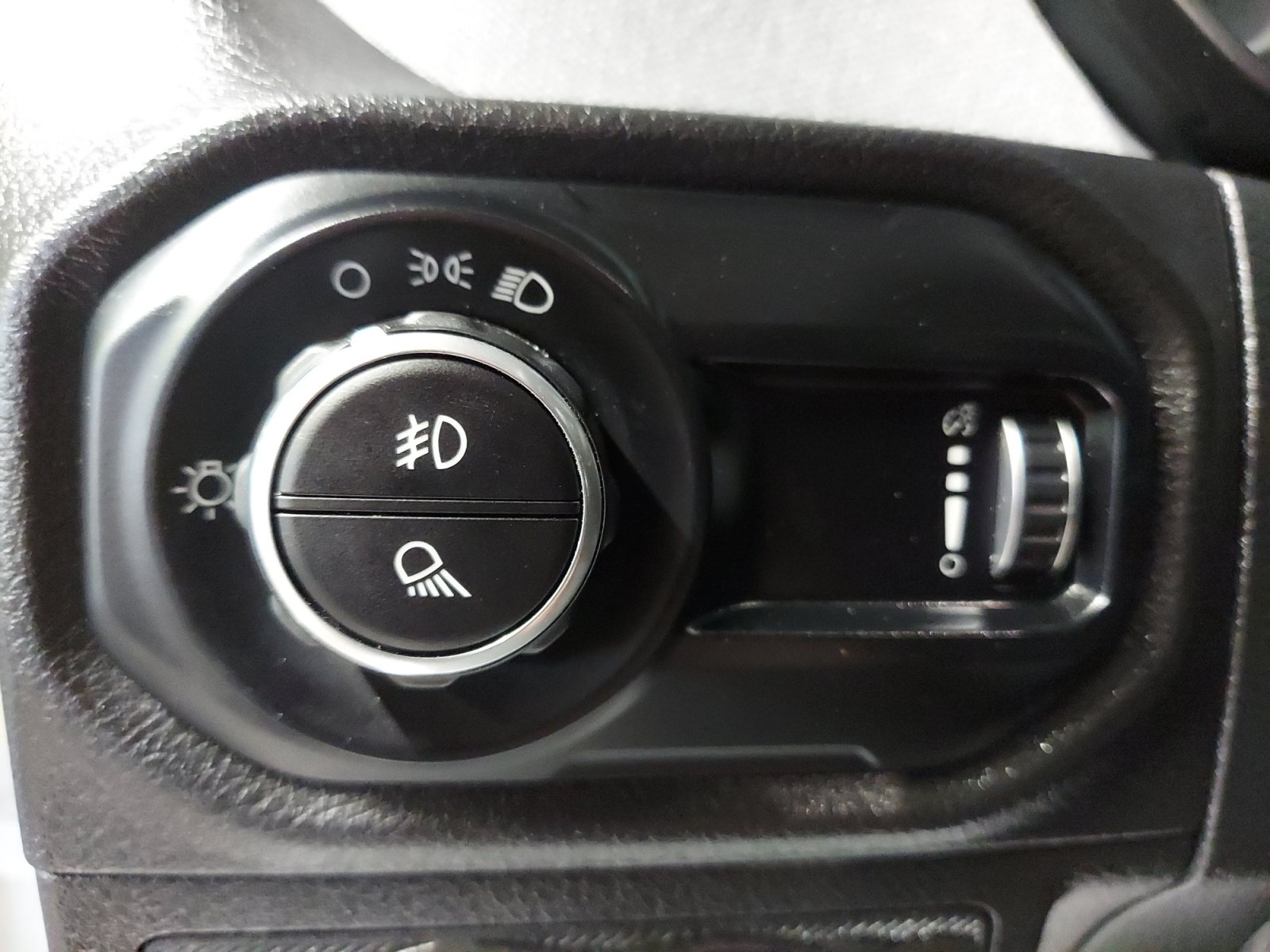 Used 2024 Jeep Gladiator Sport AWD/4WD image 25