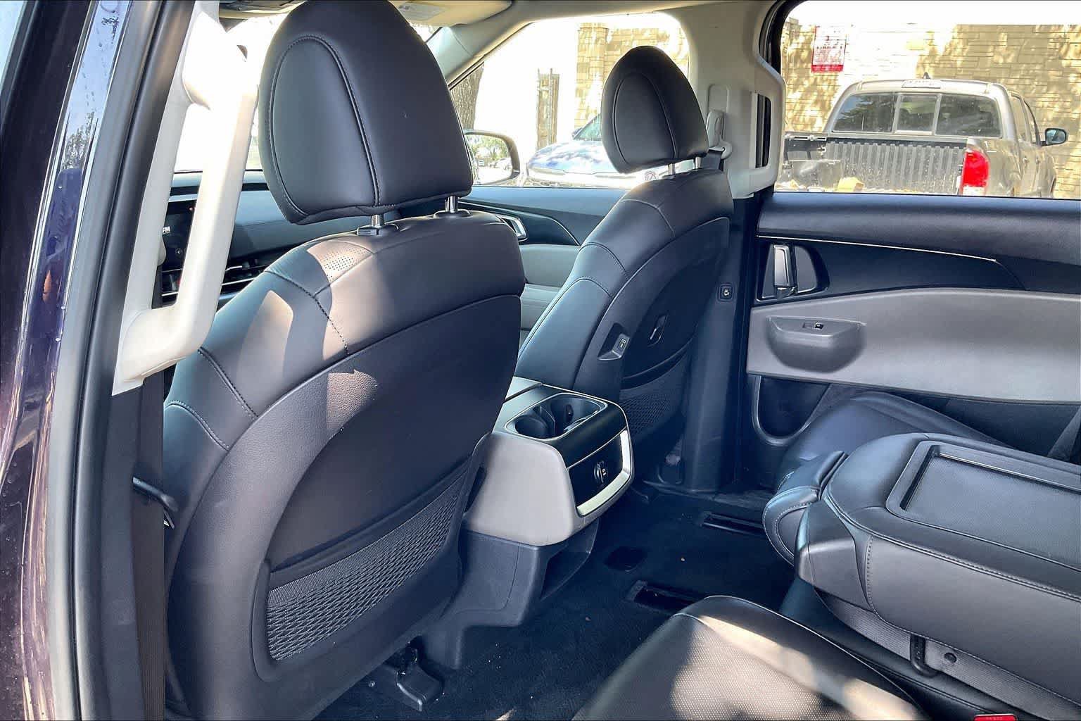 Certified 2025 Kia Carnival FWD image 11