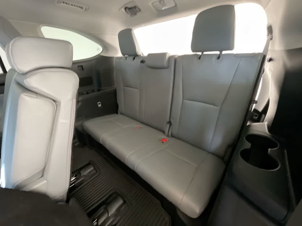 Used 2021 Toyota Highlander XLE AWD/4WD image 24