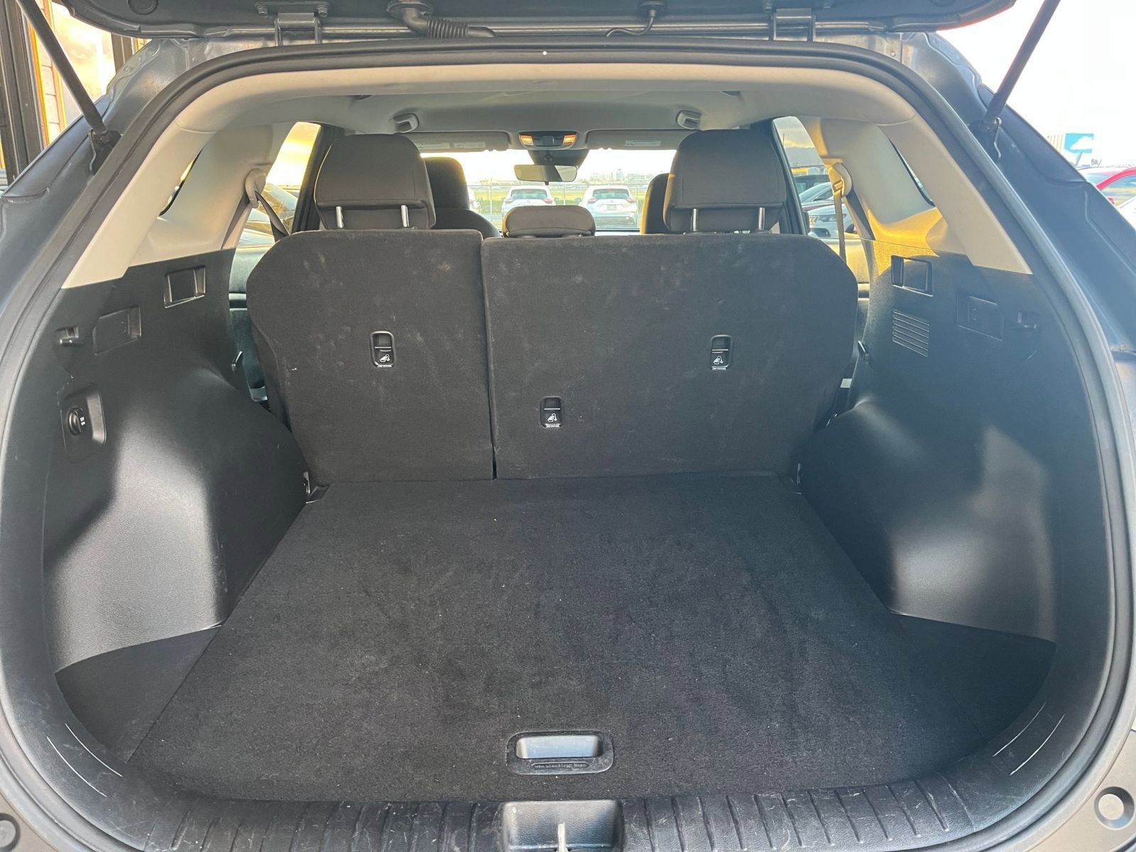 Used 2023 Kia Sportage LX image 28