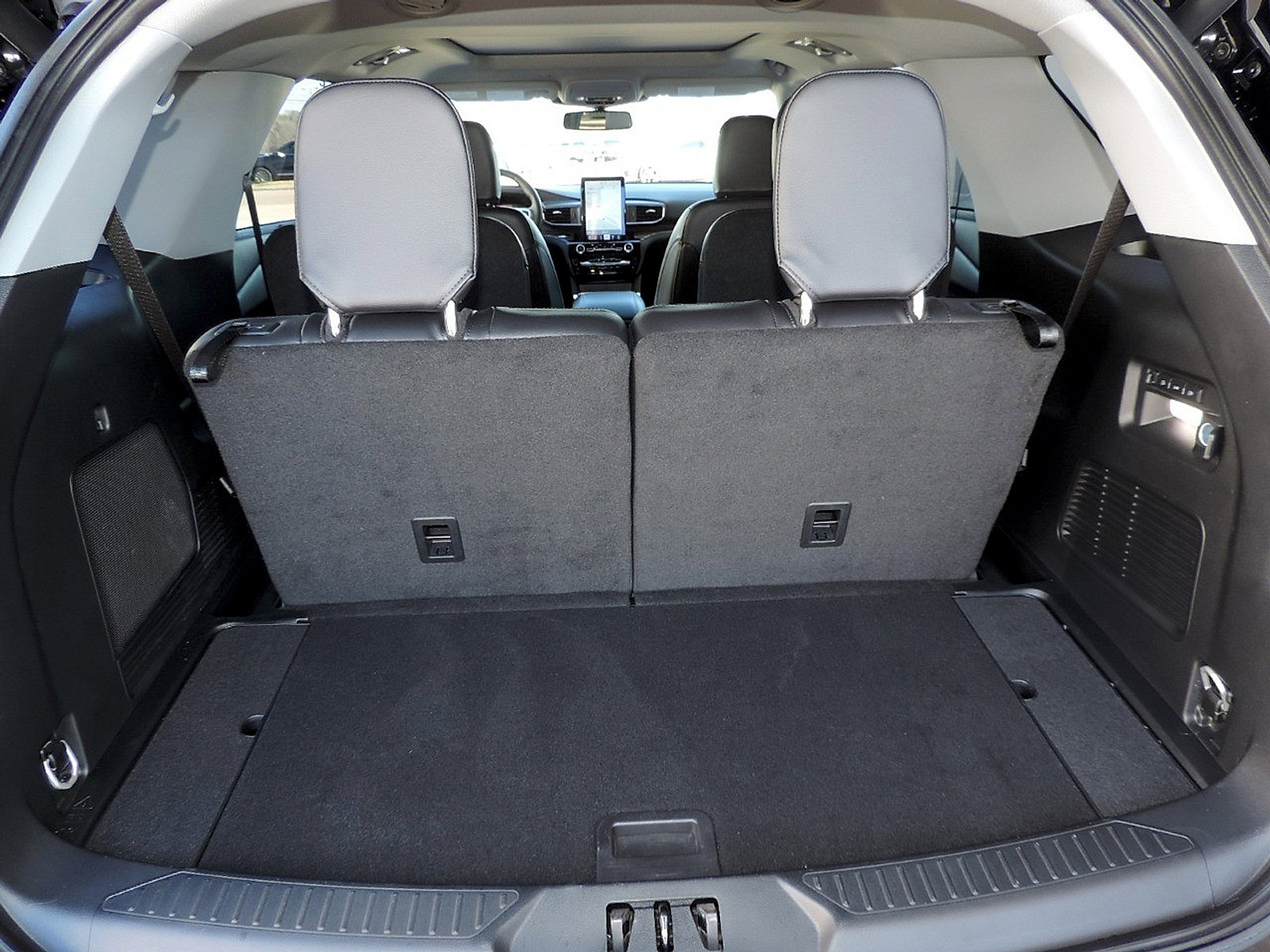 Used 2023 Ford Explorer Limited w/ Limited Technology Package image 15