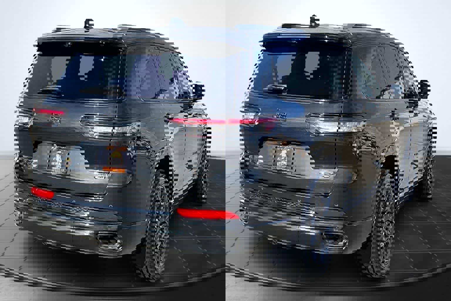 Used 2023 Jeep Grand Cherokee L Summit image 23