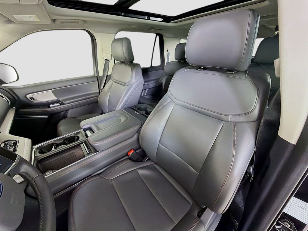 Used 2025 Ford Expedition Max Active AWD/4WD image 13