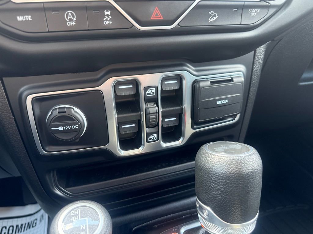 Used 2021 Jeep Wrangler Unlimited Sahara AWD/4WD image 23