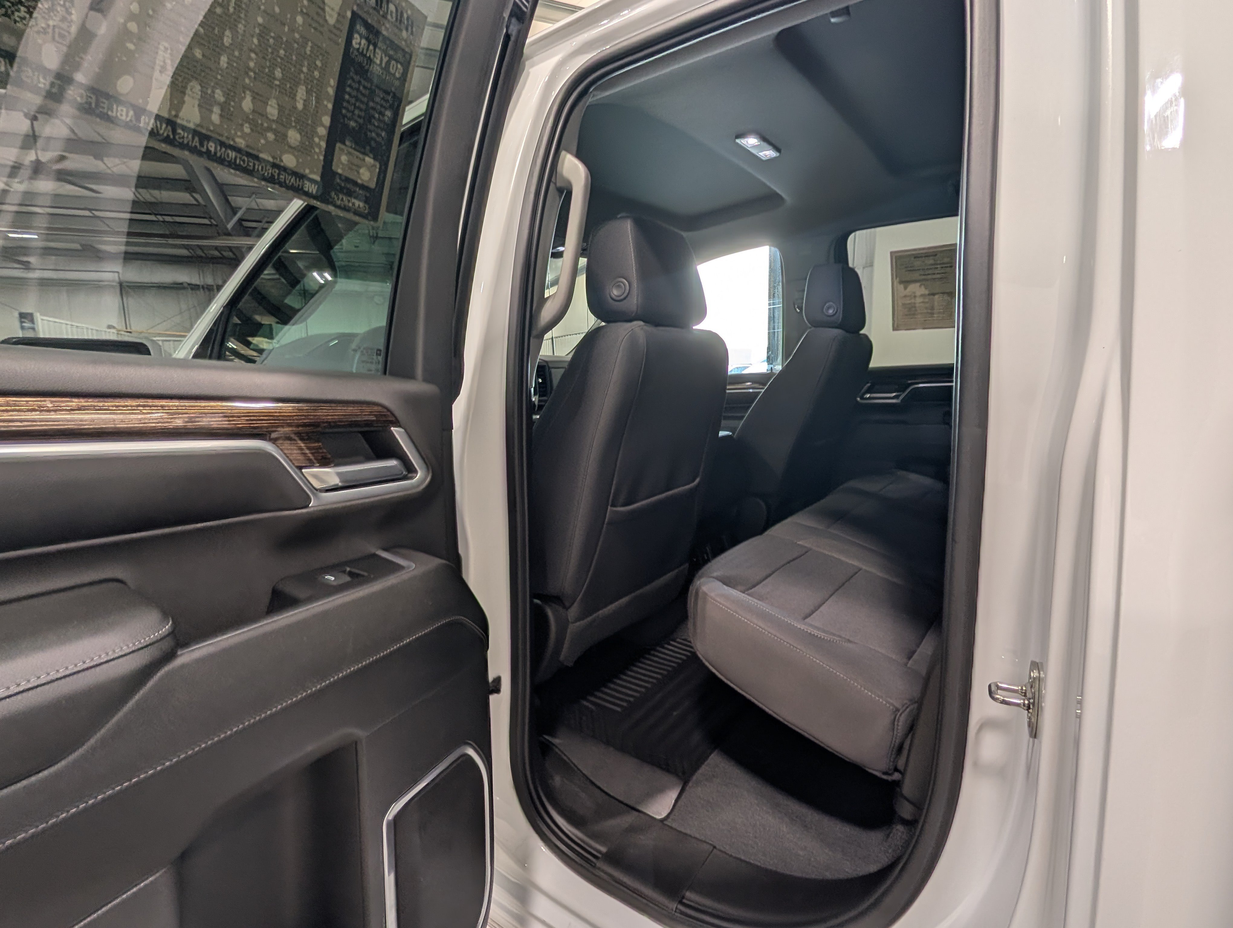 Used 2024 GMC Sierra 2500 SLE w/ SLE Convenience Package AWD/4WD image 17