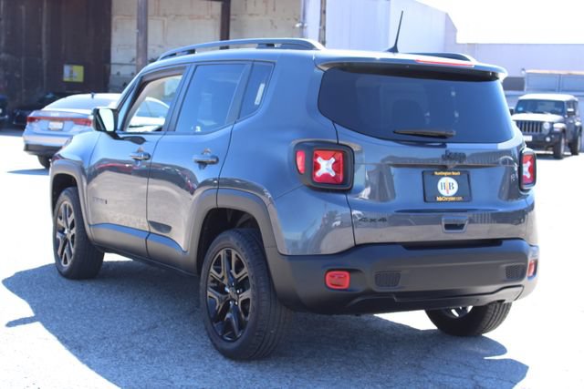 Used 2023 Jeep Renegade Altitude w/ Sun/Sound Group AWD/4WD image 3